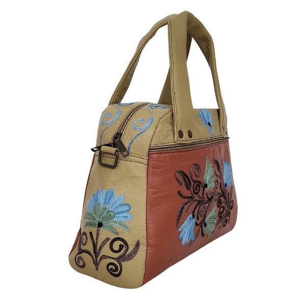 Schapenleer handtas met borduursel uit Kasjmier