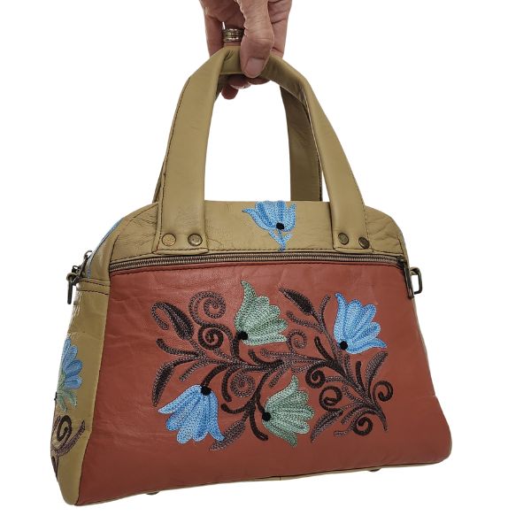 Schapenleer handtas met borduursel uit Kasjmier