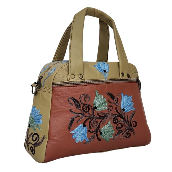 Schapenleer handtas met borduursel uit Kasjmier