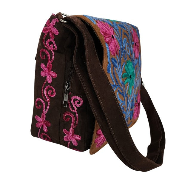 Suède schoudertas met borduursel uit Kasjmier