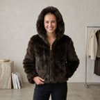 Faux fur jas met capuchon | donkerbruin